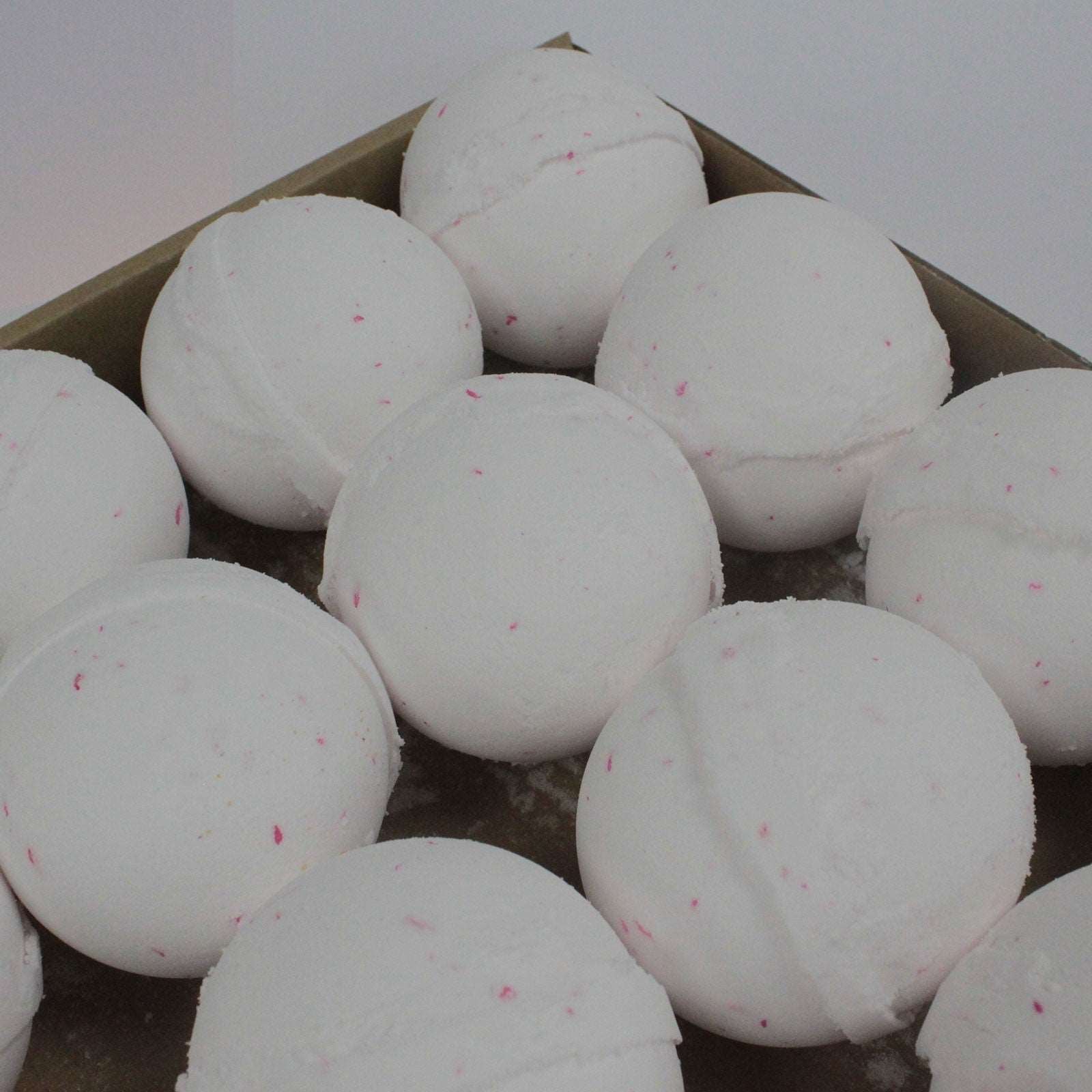 Coconut Dream Bath Bomb - Soothing Suds