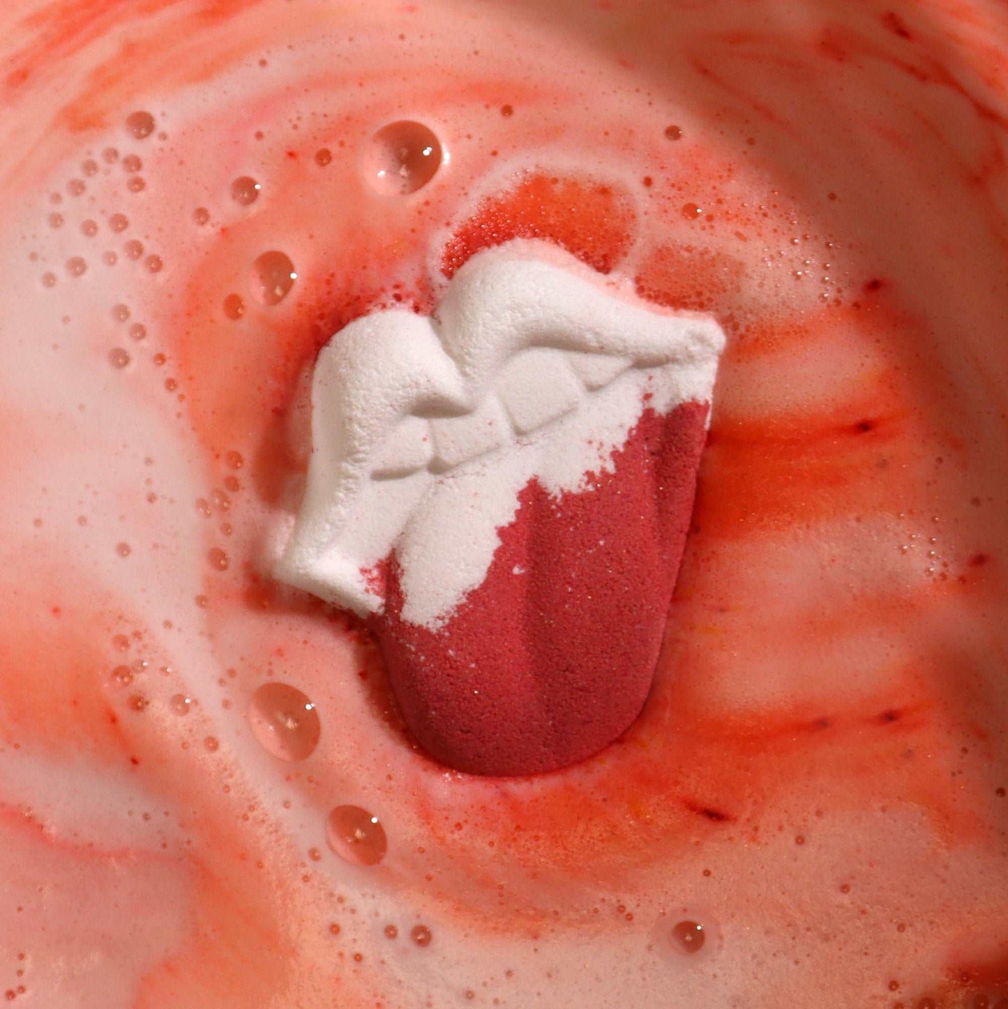 Lips Shaped Bath Bomb - Raspberry & Pomegranate 60g - Soothing Suds